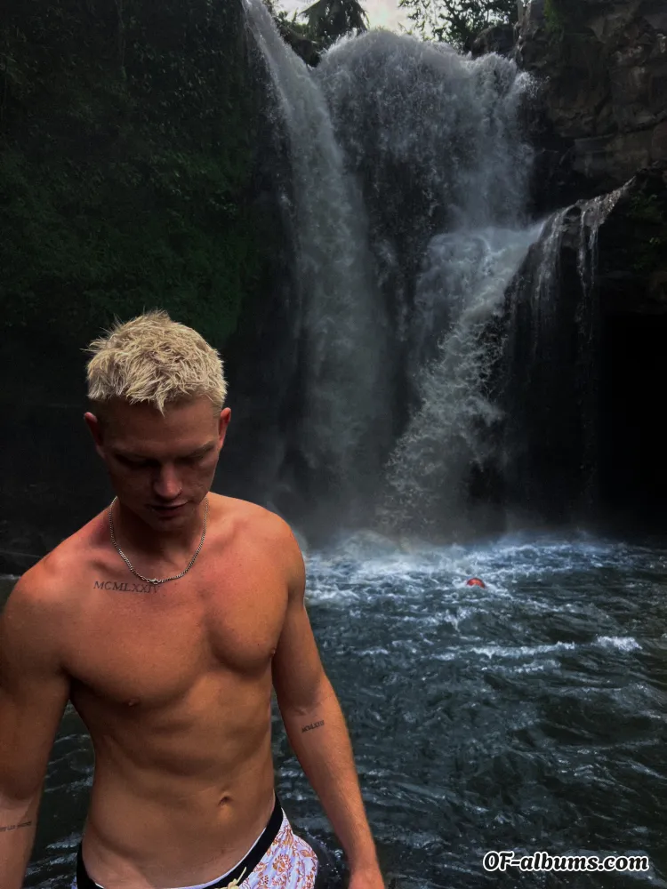 Image #2 of alex_bloom22