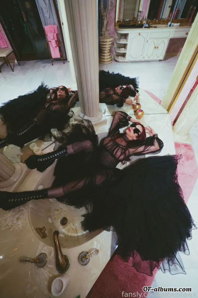 Image #2 of alexisfawx