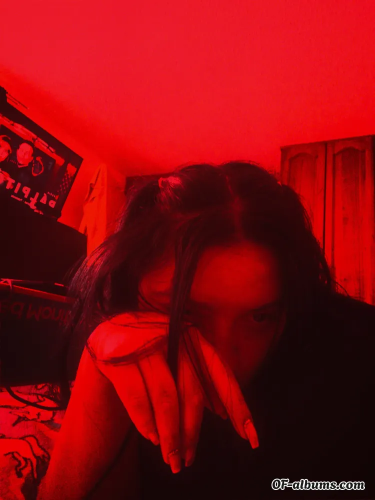 Image #3 of aliceinboobieland