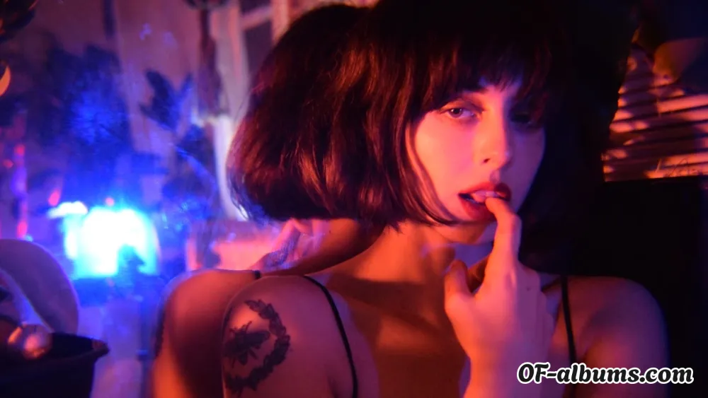 Image #1 of alicekarina