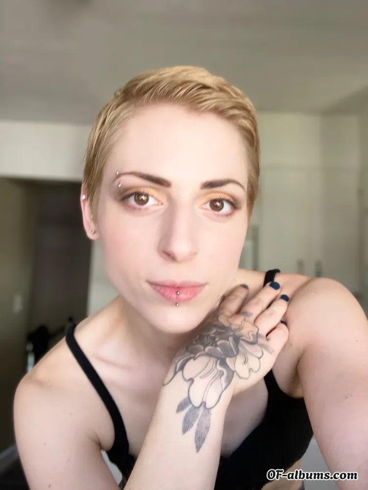 Image #1 of apparent-s1ut