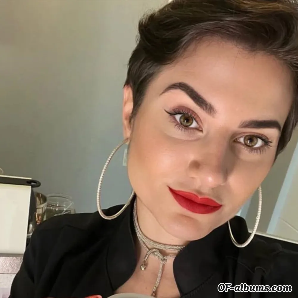 Image #1 of arianapavanato