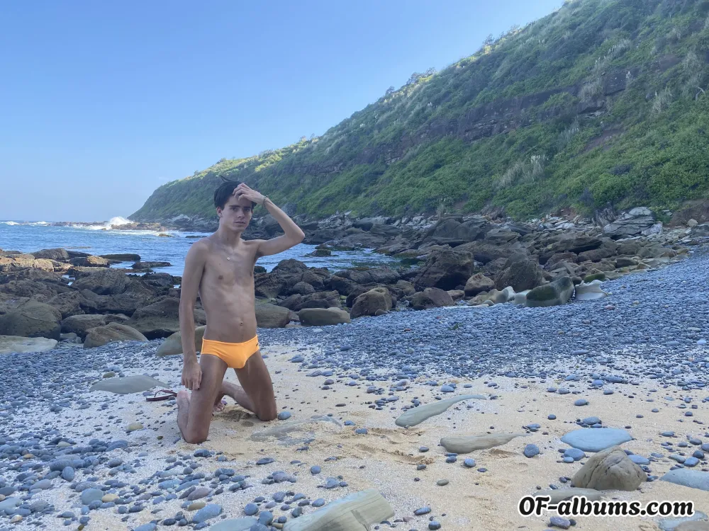Image #2 of aussiebulge