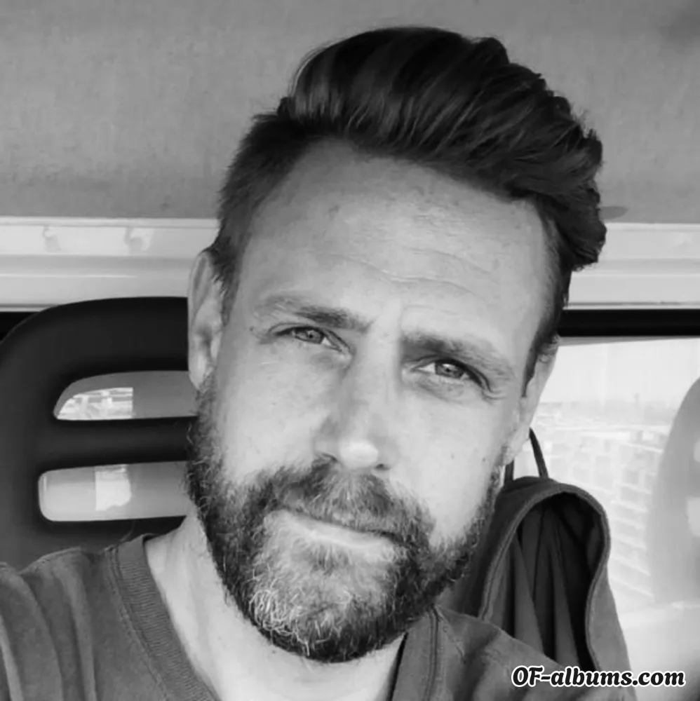 Image #1 of blackandwhiteselfies