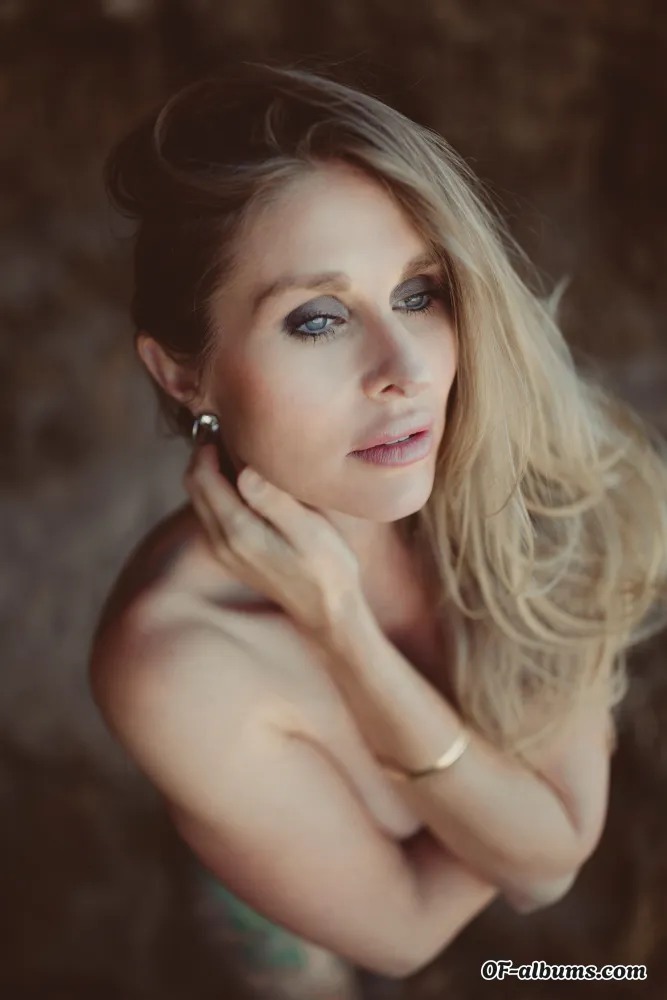 Image #3 of canadiankylie