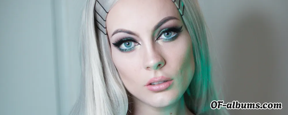 Image #4 of courtneydawne