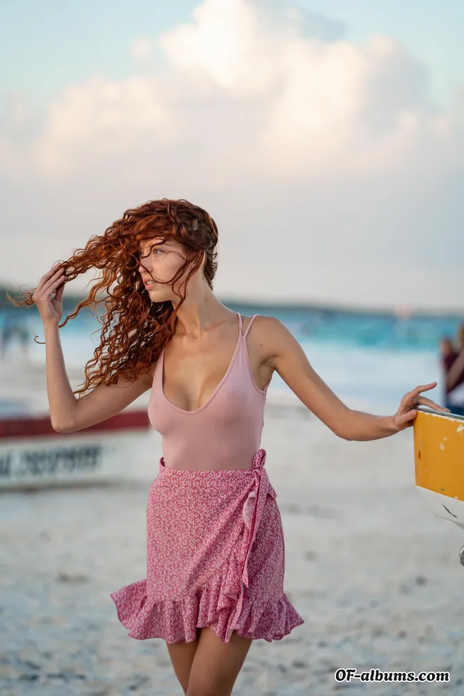 Image #1 of curly.phoenix