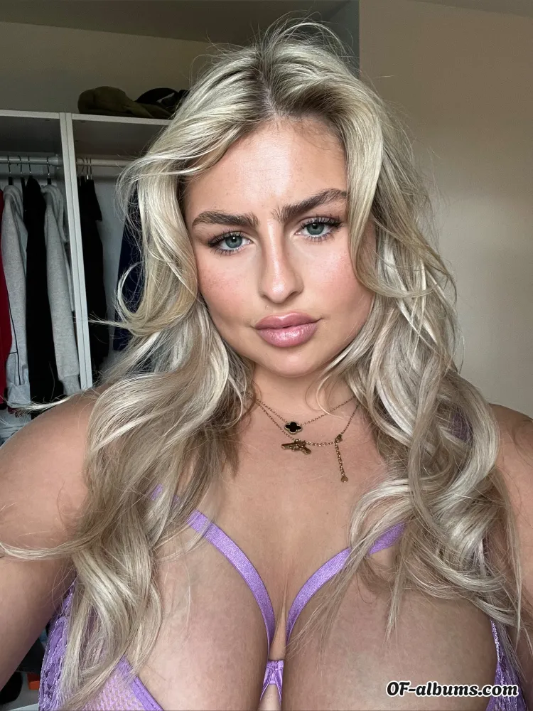 Image #1 of curvychubgirl