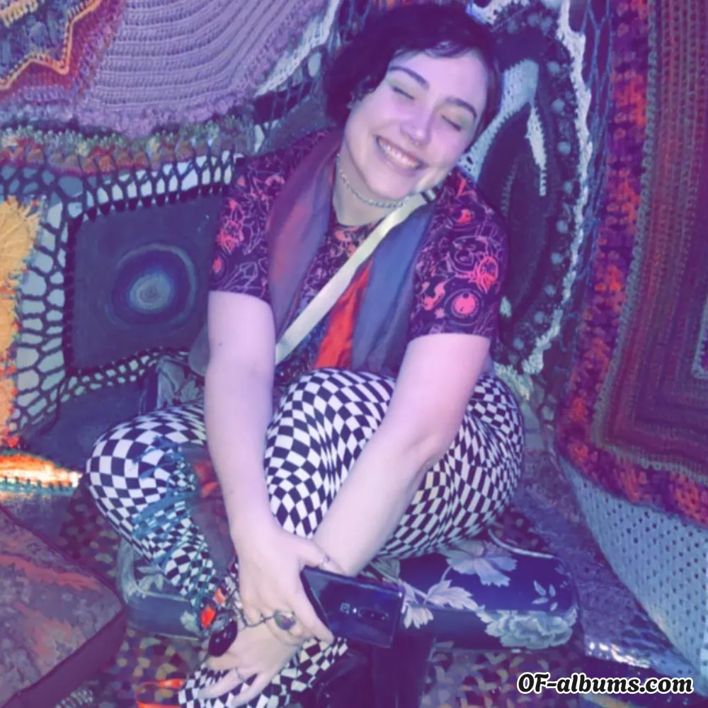 Image #1 of daisyhead123