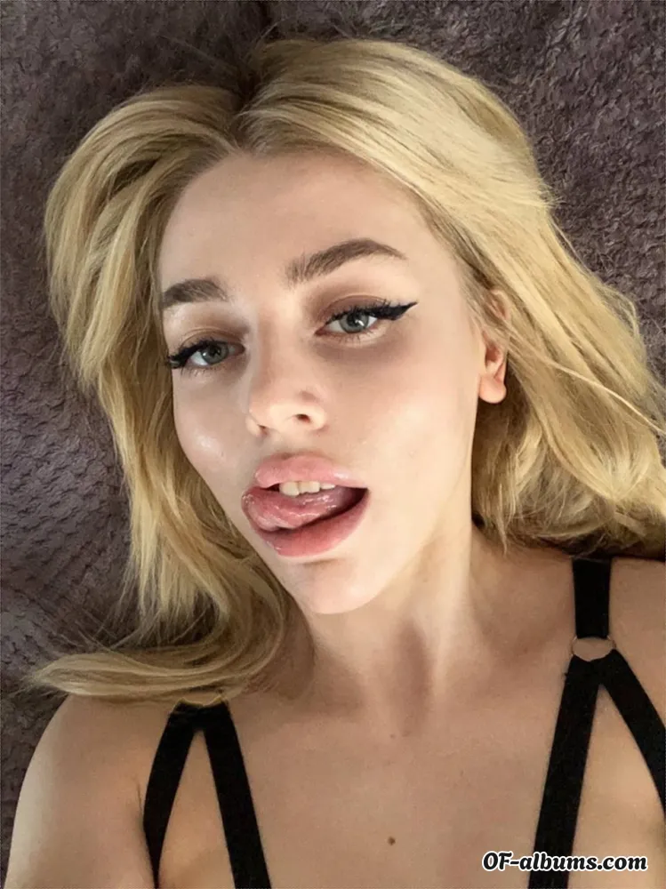 Image #1 of elizabeth_smile1