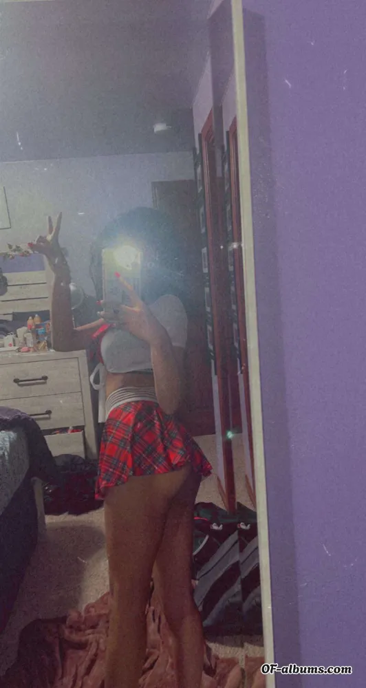 Image #2 of essenceonlyfans