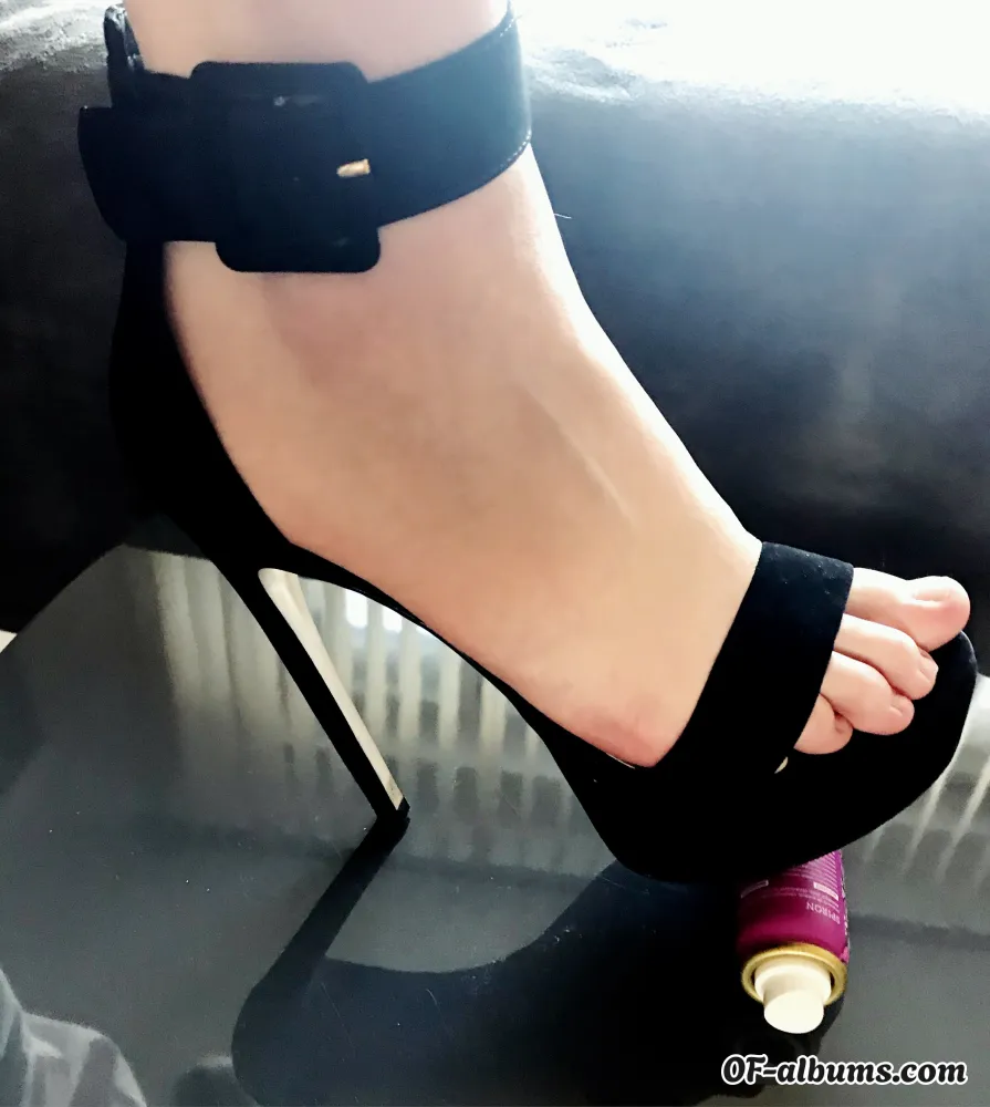 Image #2 of feetofdita