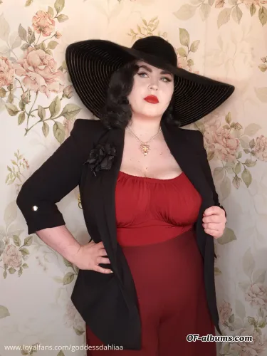 Image #2 of goddessdahliaa