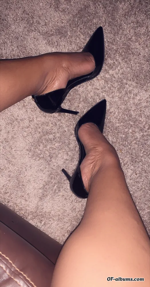 Image #1 of goddesssmokeyyy
