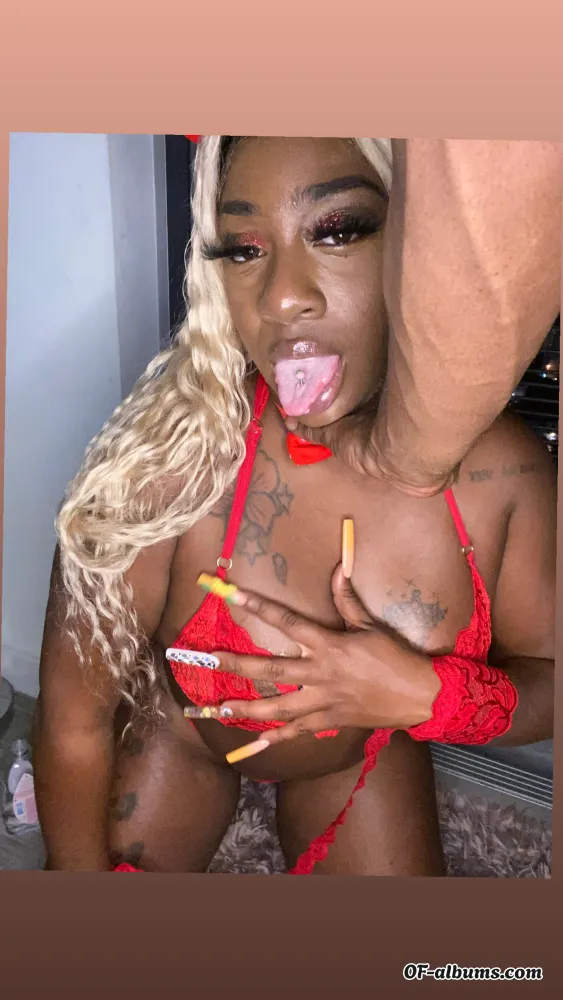 Image #1 of goldiedavixen