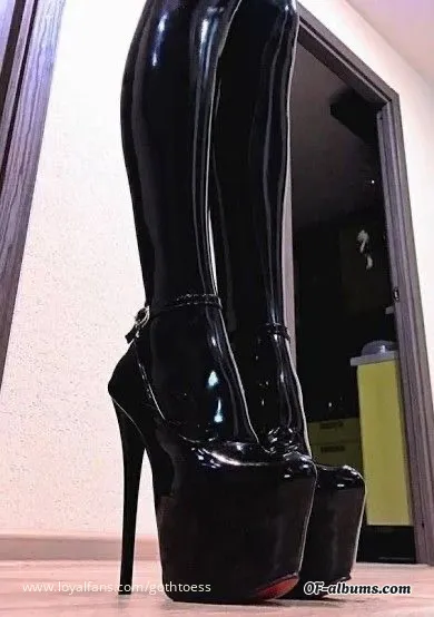 Image #1 of gothtoess