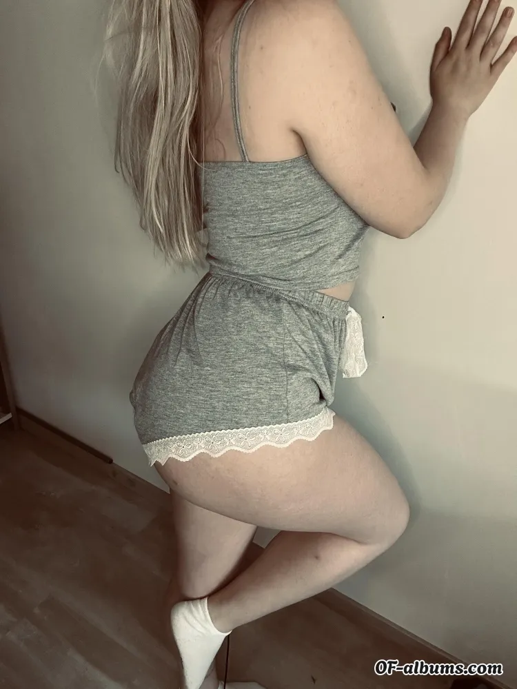 Image #1 of hotblondeteen
