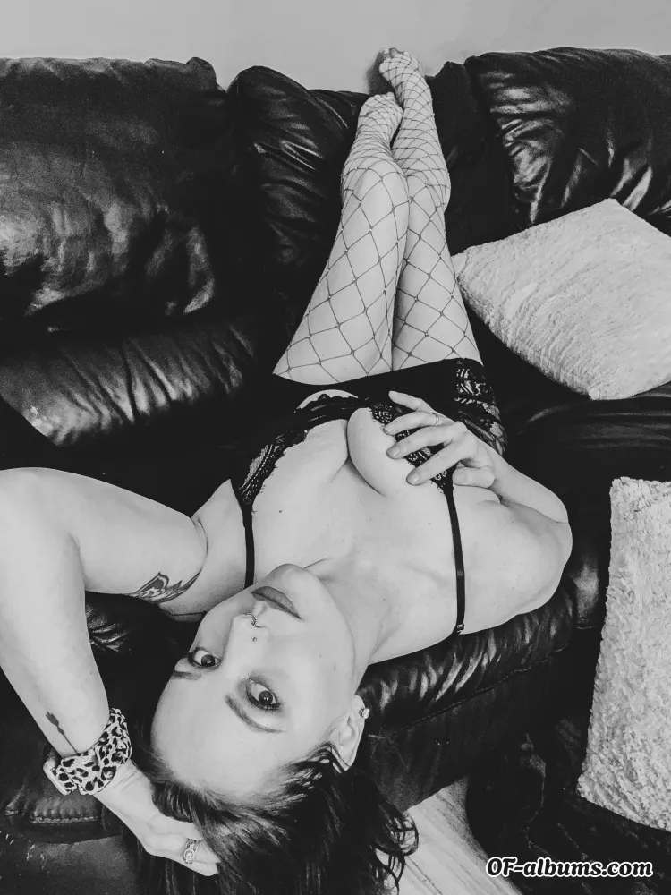 Image #3 of hottiehousewife