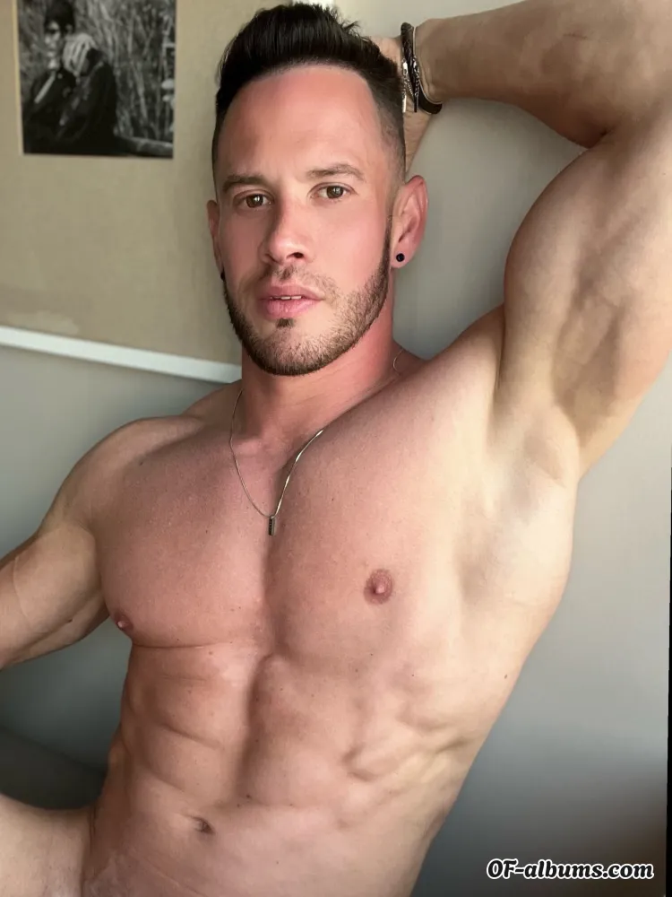 Image #1 of italianstud9free