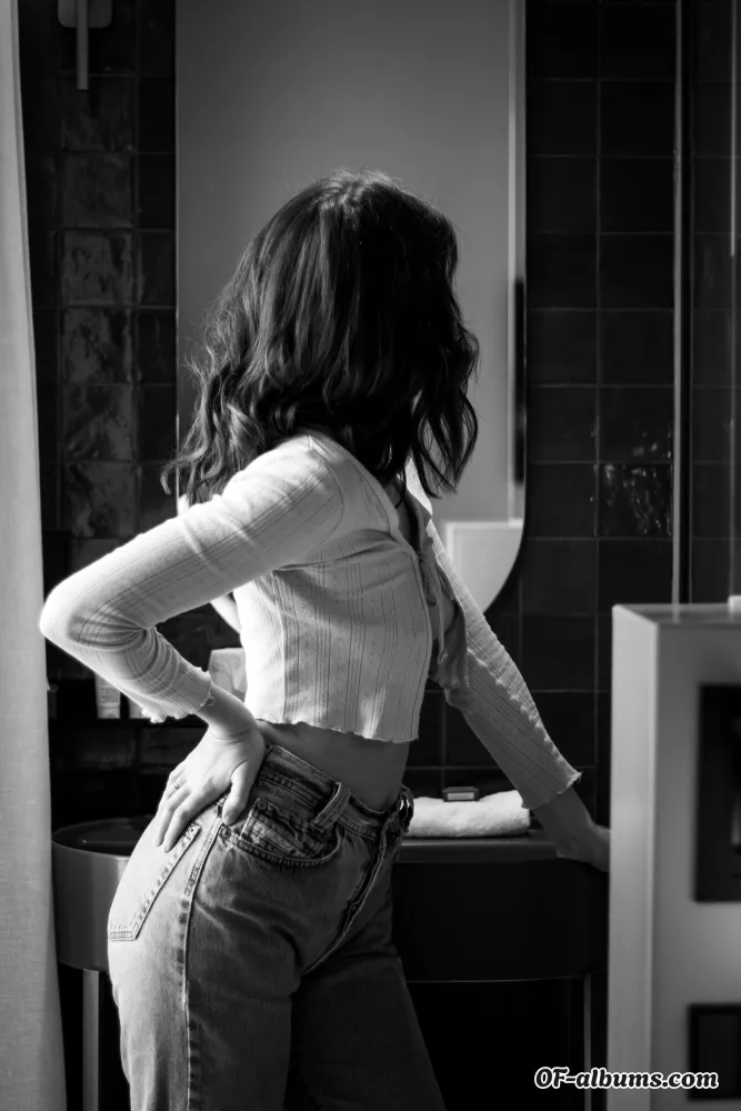 Image #1 of itslunacam