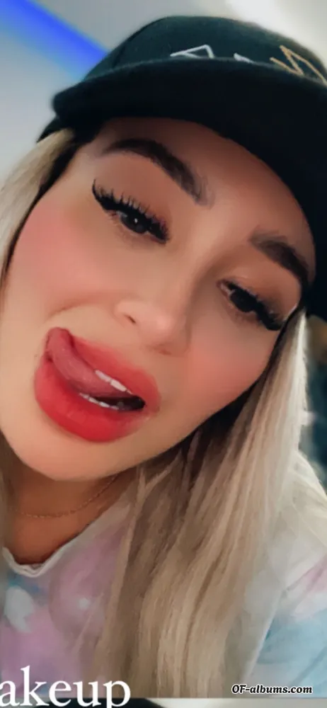 Image #1 of karolina_isaza