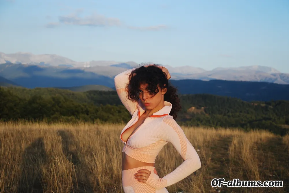 Image #5 of lady_ana_001