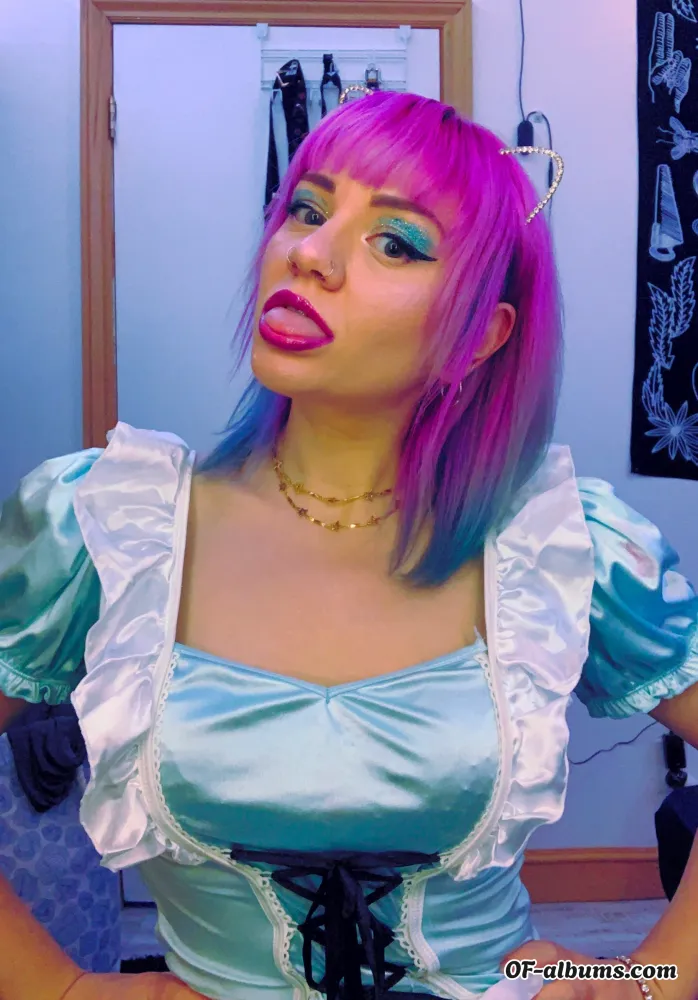 Image #1 of laraleexxx