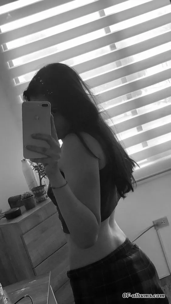 Image #1 of larapalmer