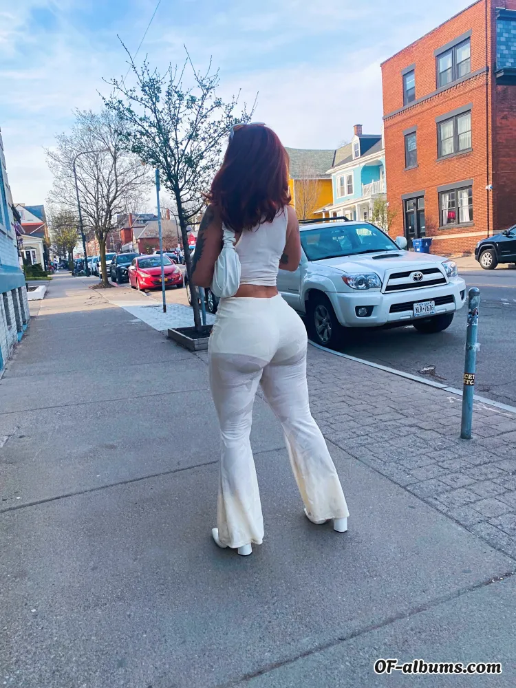 Image #2 of lareinabruja