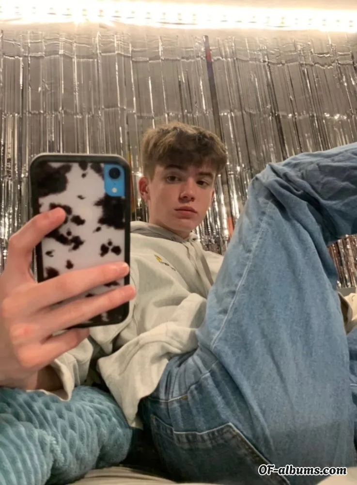 Image #1 of levygoth