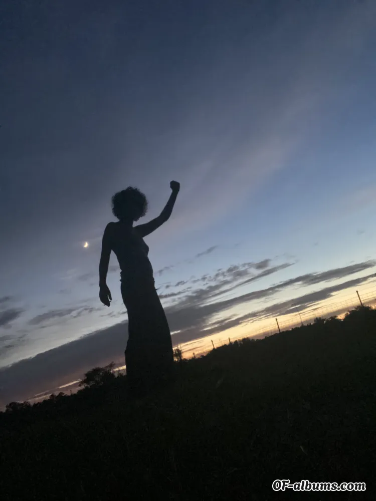 Image #2 of lookaterz