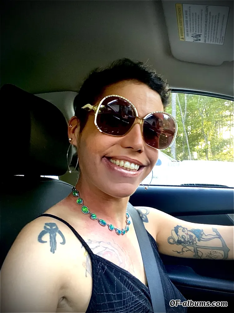 Image #1 of lookaterz