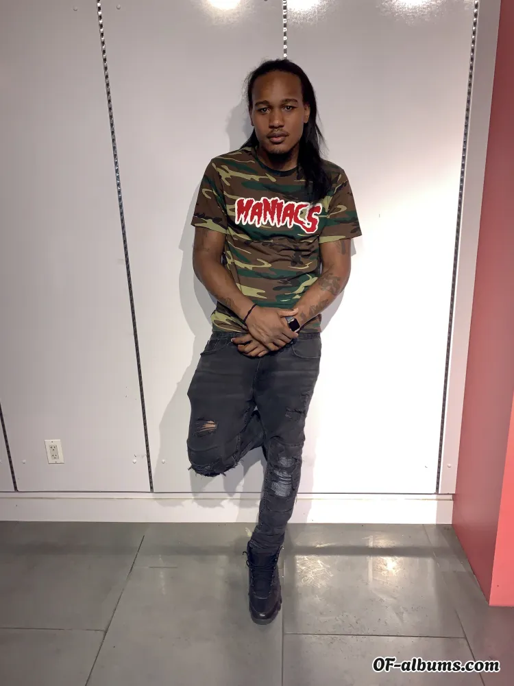 Image #1 of lookbutdonttell0