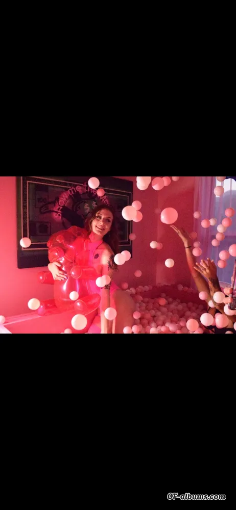 Image #2 of lucyluxuryy