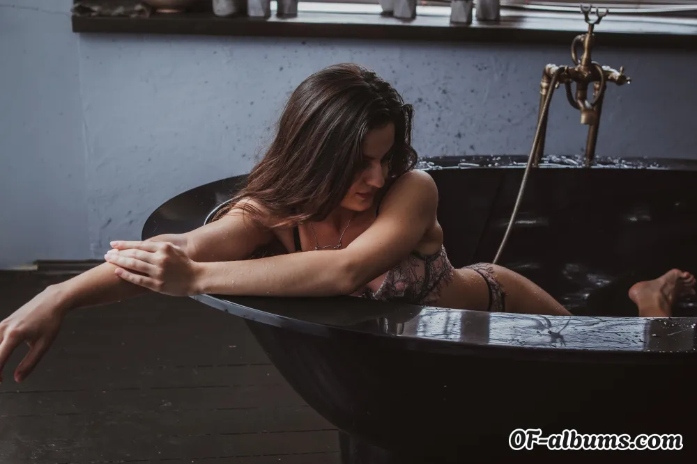 Image #1 of merina.a