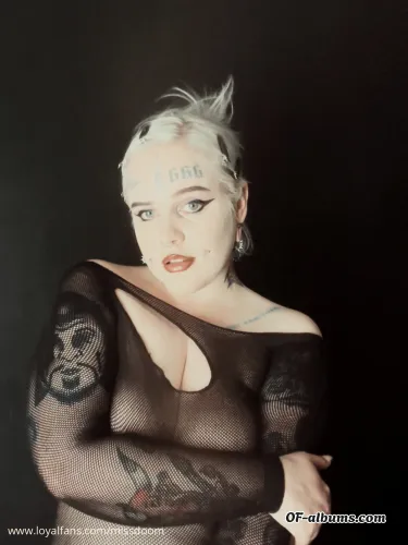 Image #3 of missdoom