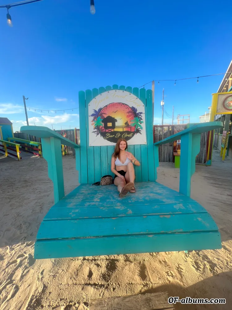 Image #2 of monicadaniellee