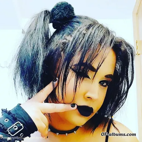 Image #5 of nerdyrena