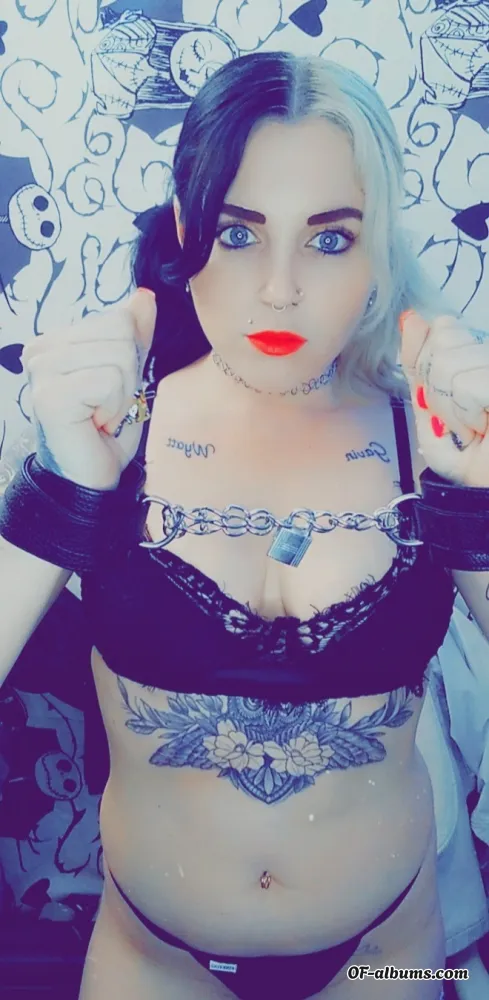 Image #1 of neurotic.emo.queen