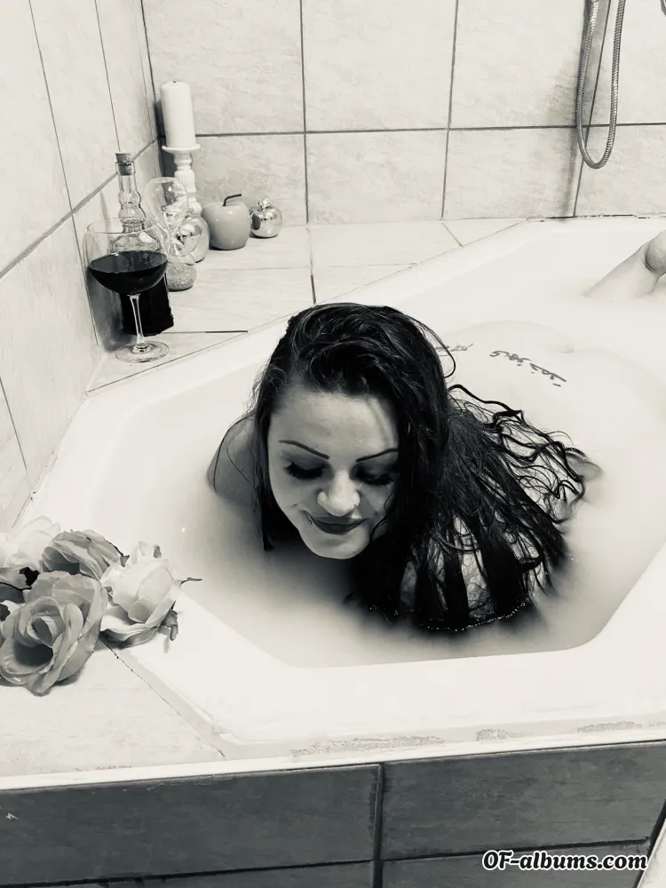 Image #2 of nickibig