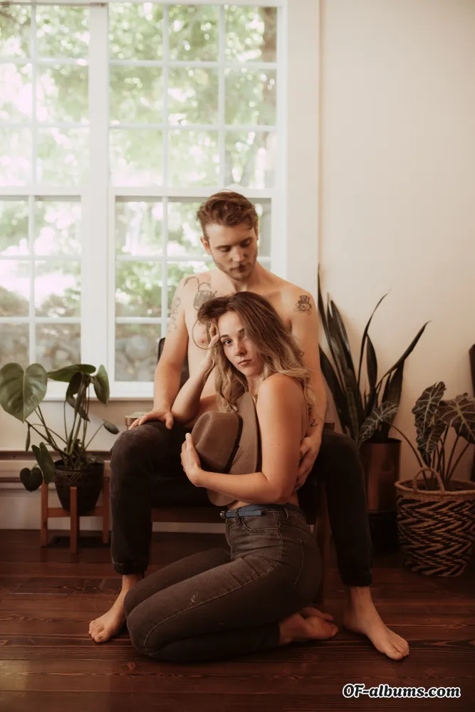 Image #1 of oftravelcouple