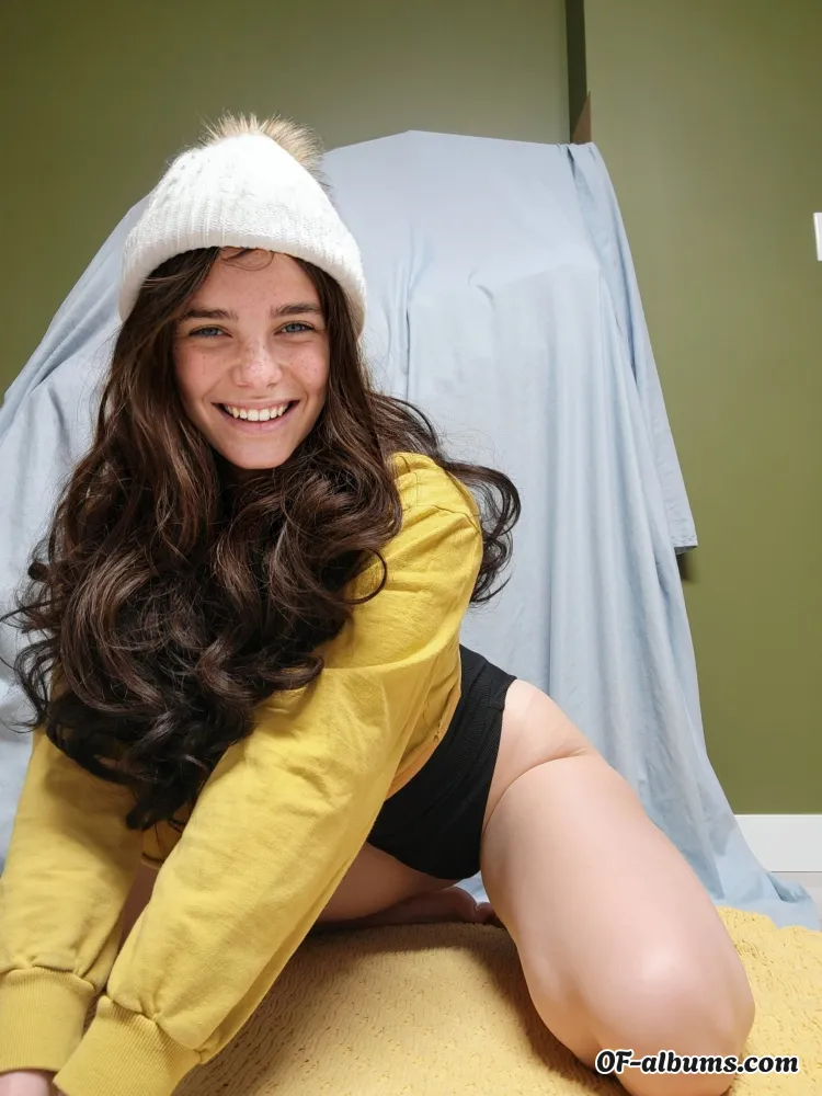 Image #1 of phoebe_feetz