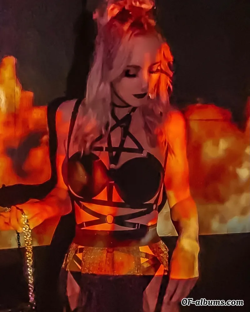 Image #1 of picsofpaige