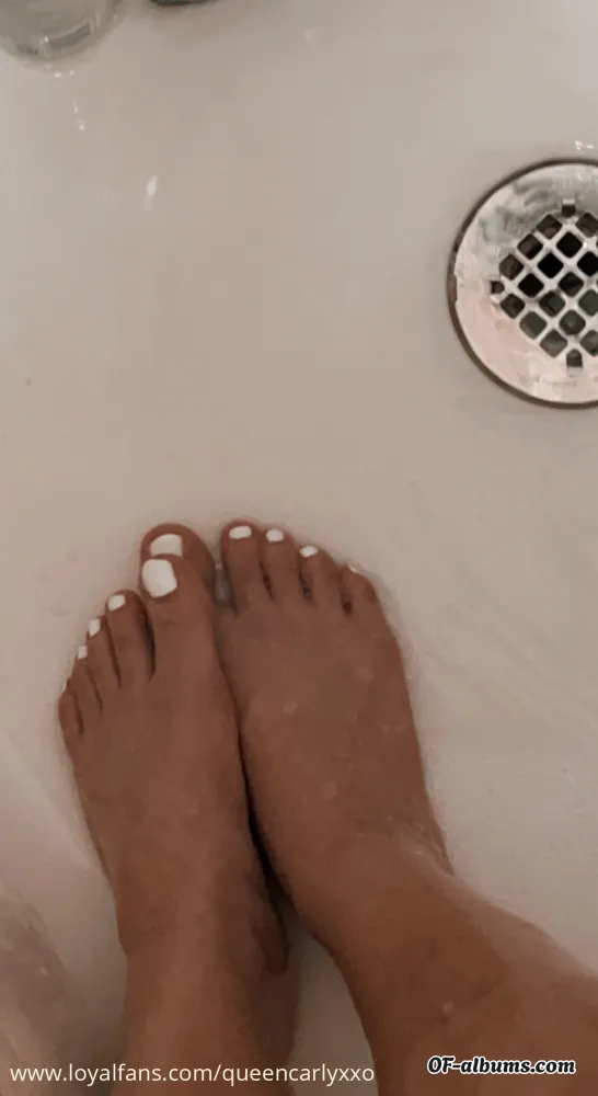 Image #2 of queencarlyxxo