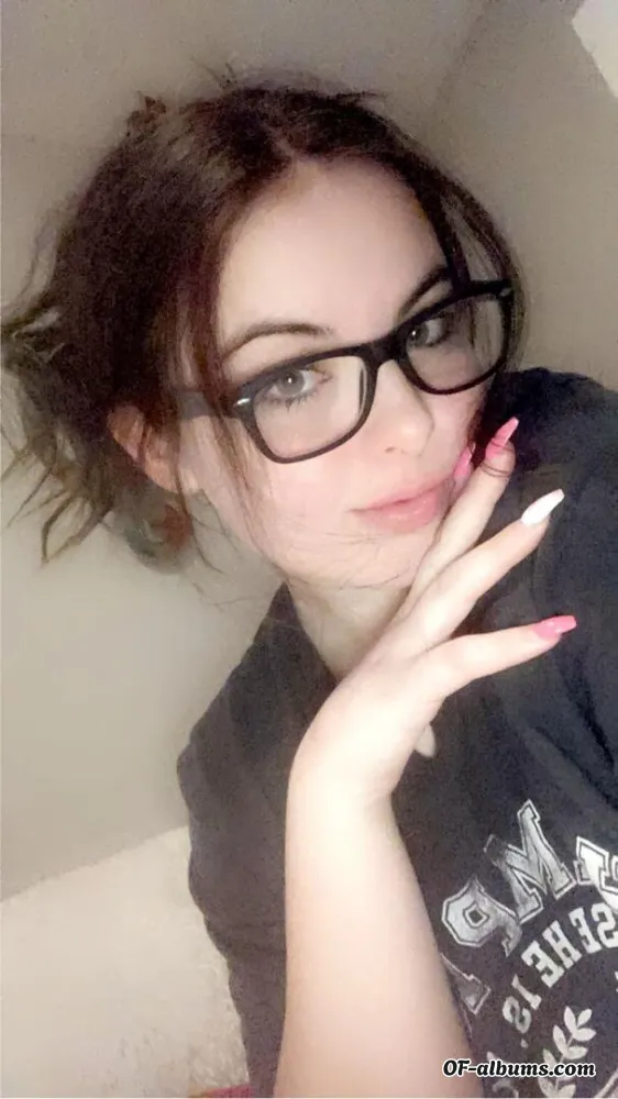 Image #1 of queeniexoxo