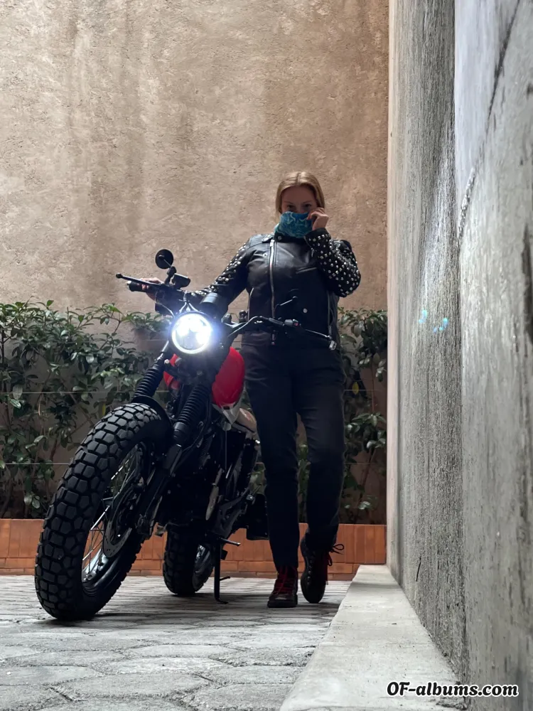 Image #1 of queenpincreative