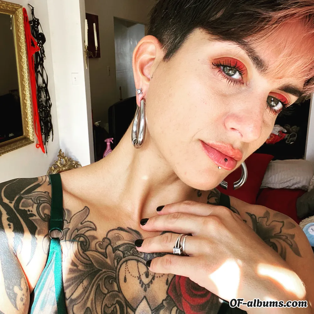 Image #1 of sensualdomqueenv