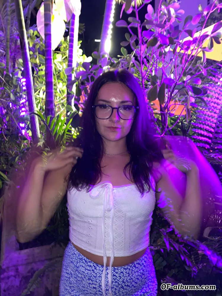 Image #1 of sexyskoolbabee