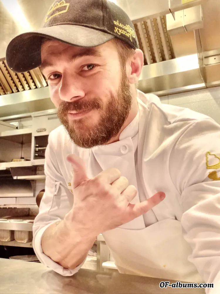 Image #1 of simonlee3