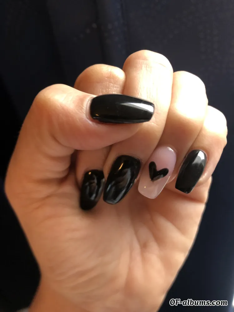 Image #2 of smokinghottie